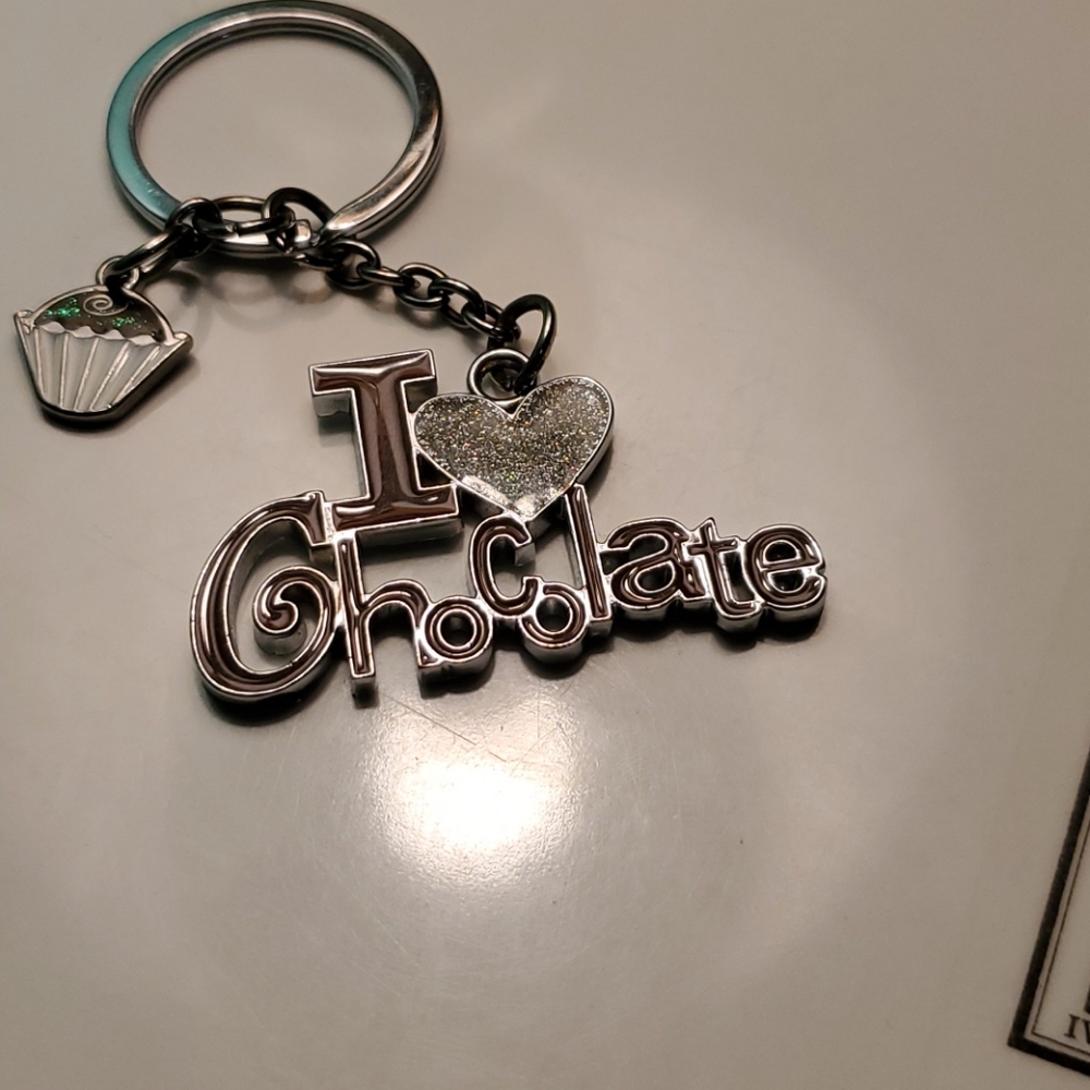 (3 for $10) 'I <3 Chocolate' cupcake keychain